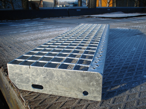 Galvanized steel stairtread 34*38/30*3 1000*270 mm 
